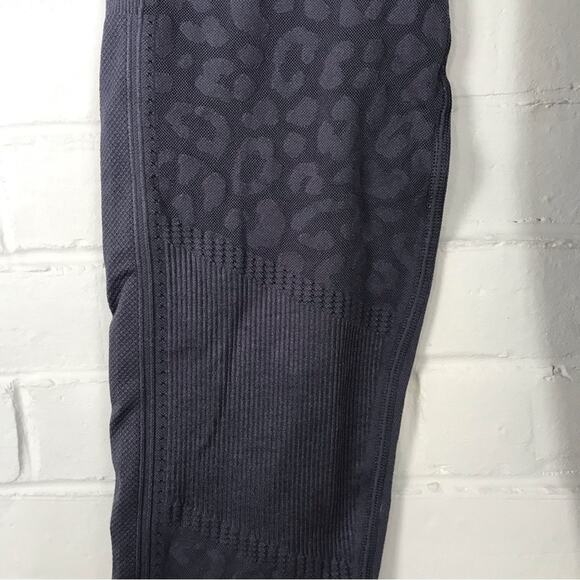 Victoria’s Secret Animal Print Cross Front Leggings Size S - Picture 8 of 10